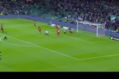 巴塞罗那攻击线困境，门将失误频发，巴黎战前教练紧急调整战术